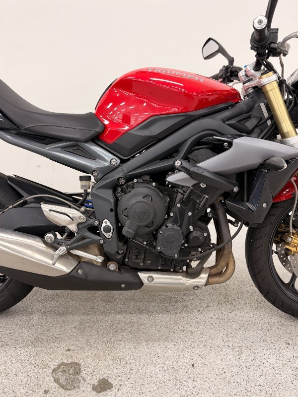 Triumph 2015 TRIUMPH 660CC STREET TRIPLE LAMS Red