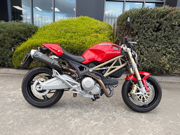 2013 DUCATI MONSTER 696 20th ANN Red