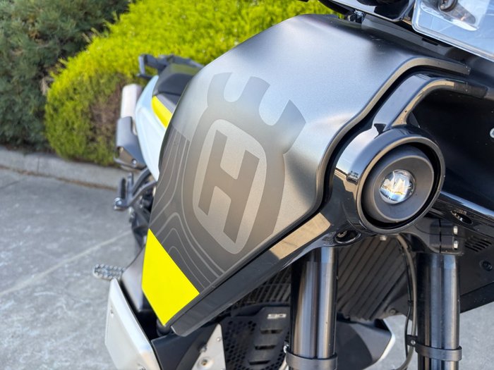 2022 Husqvarna NORDEN 901