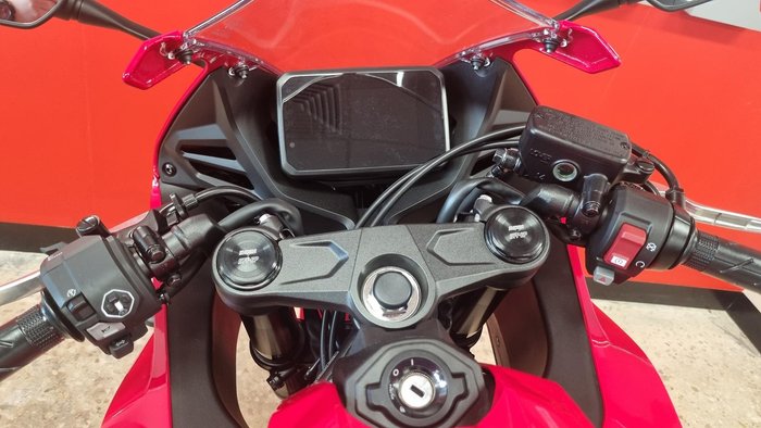 2026 Honda CBR650R E-Clutch CBR 650 Red