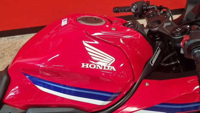 2026 Honda CBR650R E-Clutch CBR 650 Red