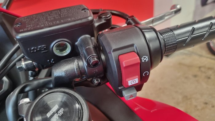 2026 Honda CBR650R E-Clutch CBR 650 Red
