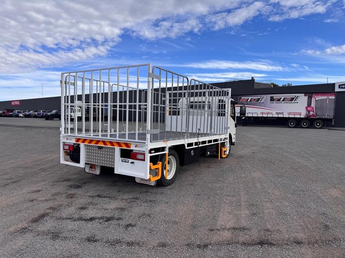 2025 Isuzu N Series NQR 88/80-190 AM D42 WHITE