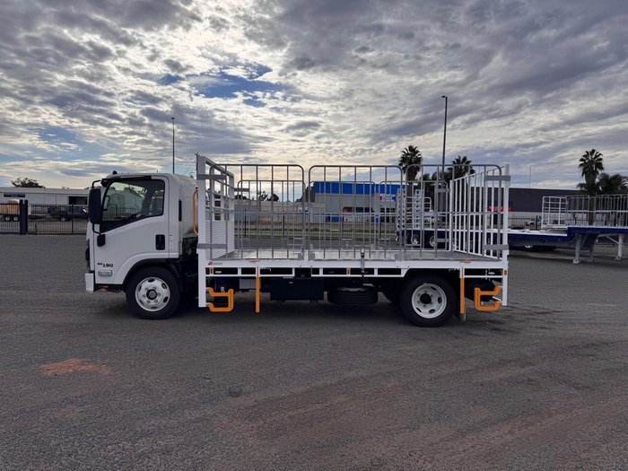 2025 Isuzu N Series NQR 88/80-190 AM D42 WHITE