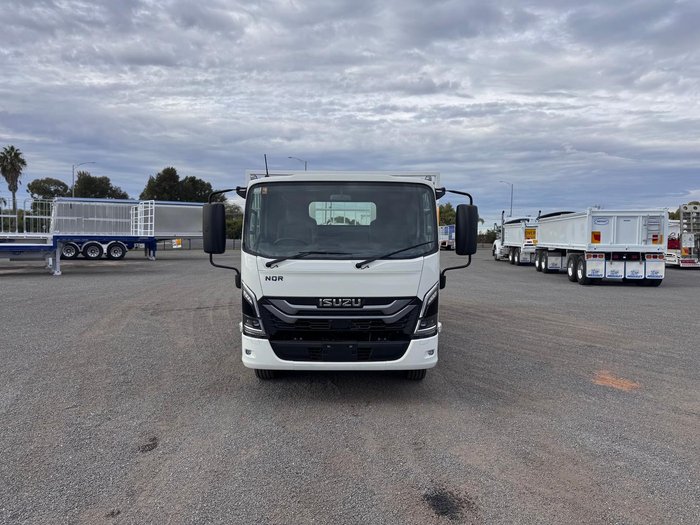 2025 Isuzu N Series NQR 88/80-190 AM D42 WHITE