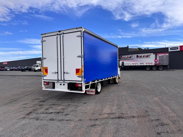 2025 Isuzu N Series NQR 88/80-190 AM D42 WHITE