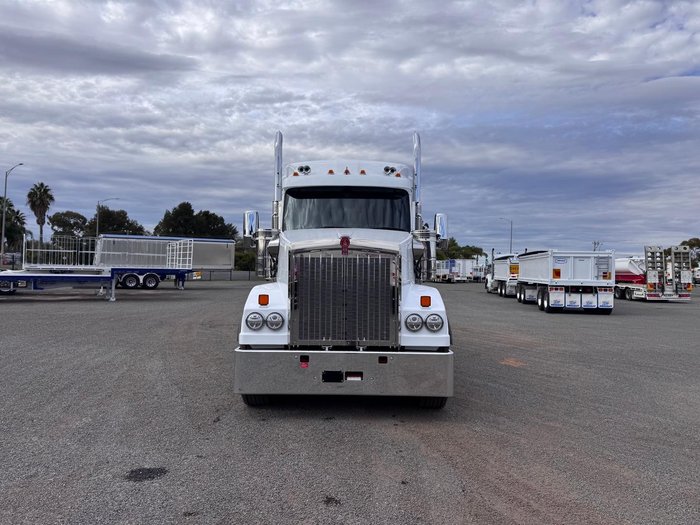 2025 Kenworth T620 SAR WHITE