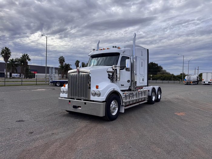 2025 Kenworth T620 SAR WHITE