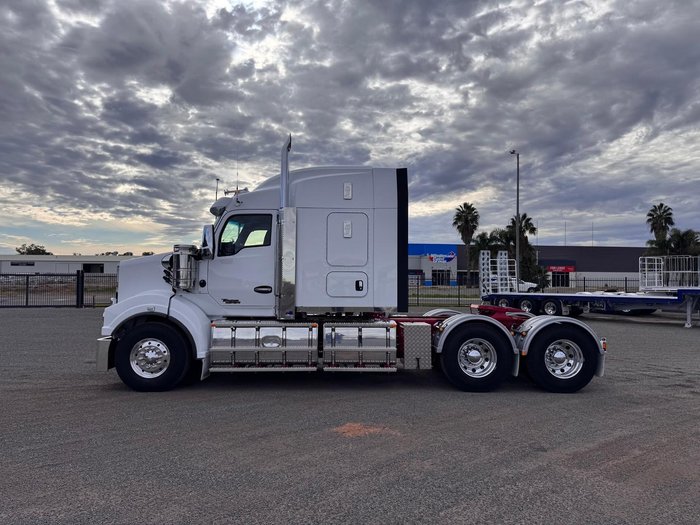 2025 Kenworth T620 SAR WHITE