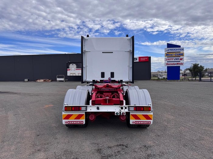 2025 Kenworth T620 SAR WHITE