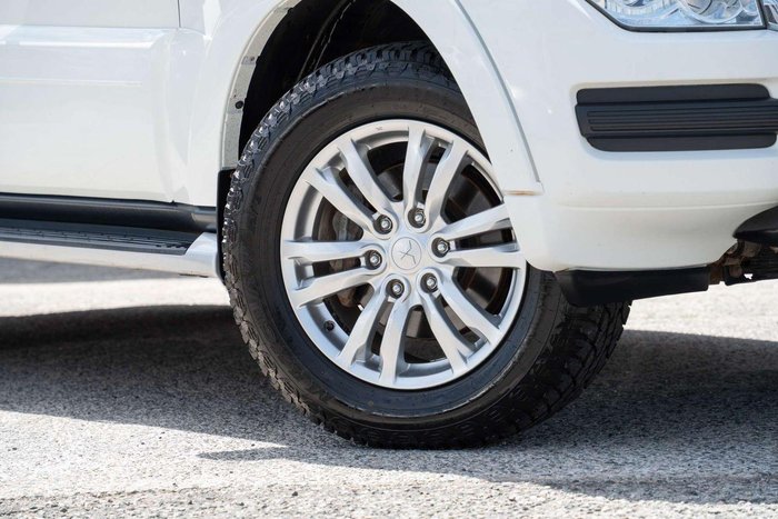 2016 Mitsubishi Pajero
