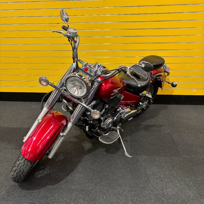 2006 Yamaha XVS650 V-STAR CUSTOM Red