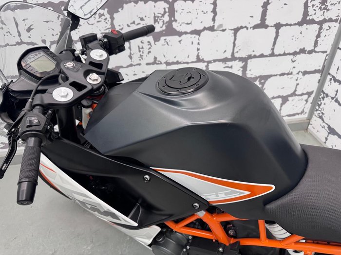 2015 KTM RC 390 RC White