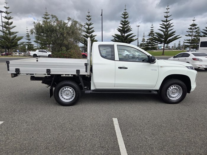 2024 Mitsubishi Triton GLX MR MY23 4X4 Dual Range White