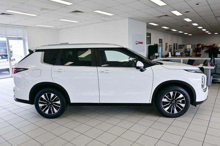 2025 Mitsubishi Outlander LS