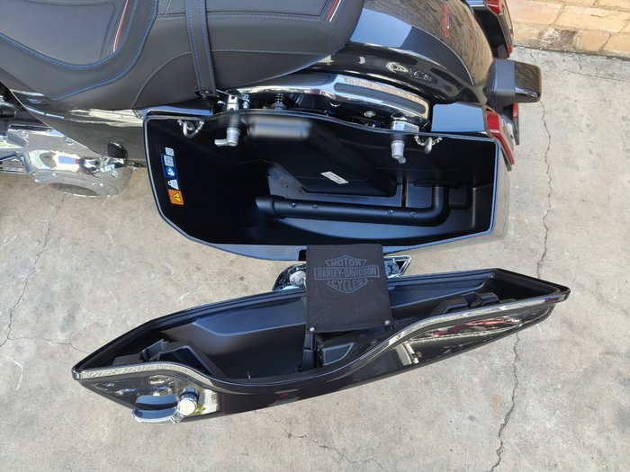 2026 HARLEY-DAVIDSON STREET GLIDE 117 (FLHX) ROAD MIDNIGHT EMBER