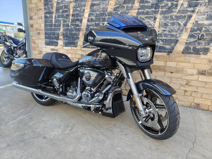 2026 HARLEY-DAVIDSON STREET GLIDE 117 (FLHX) ROAD MIDNIGHT EMBER