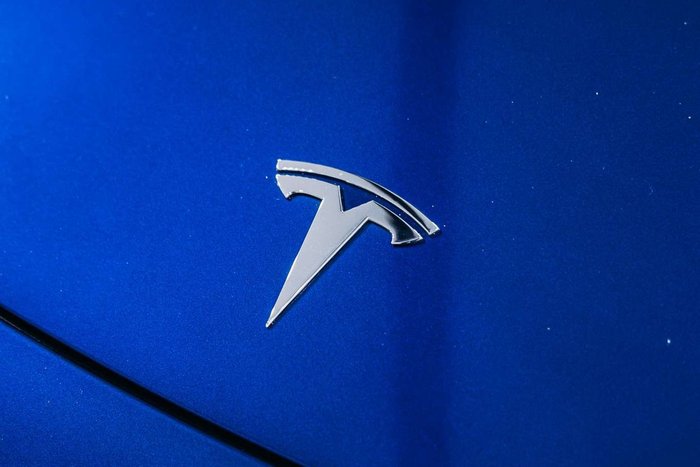 2024 Tesla Model Y REAR-WHEEL DRIVE