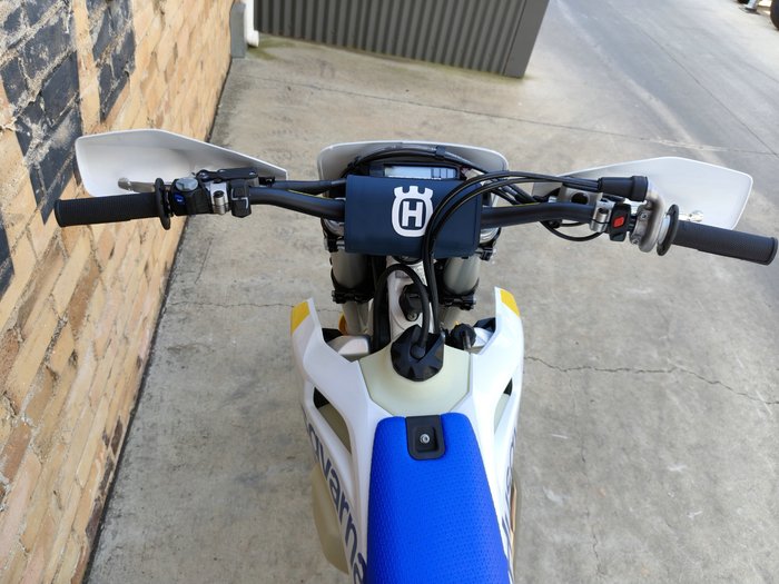 2027 HUSQVARNA TE 300 ENDURO WHITE