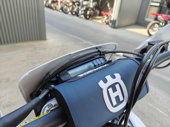 2027 HUSQVARNA TE 300 ENDURO WHITE