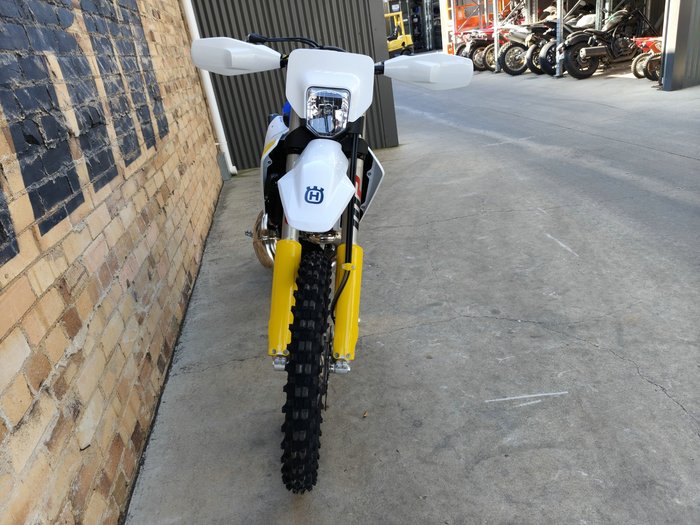 2027 HUSQVARNA TE 300 ENDURO WHITE
