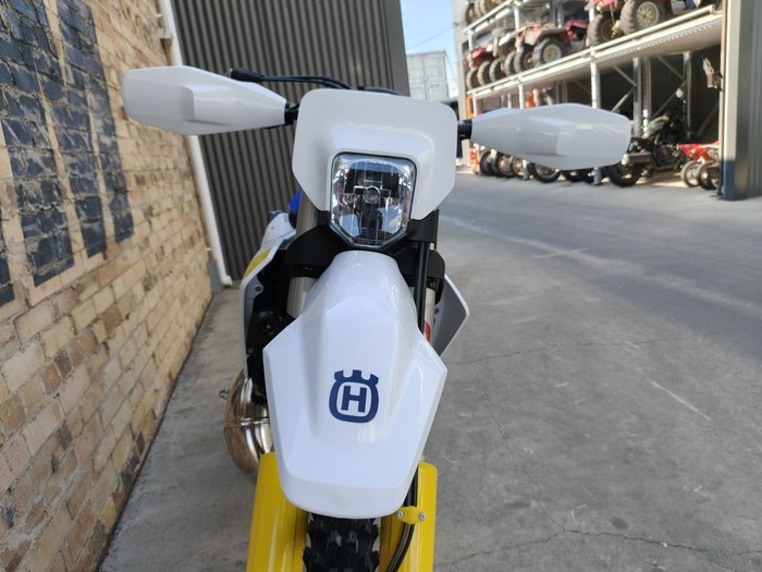 2027 HUSQVARNA TE 300 ENDURO WHITE