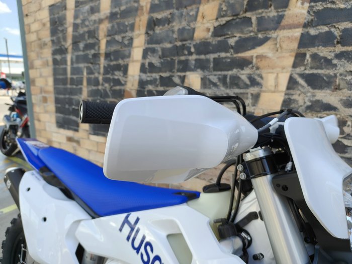 2027 HUSQVARNA TE 300 ENDURO WHITE