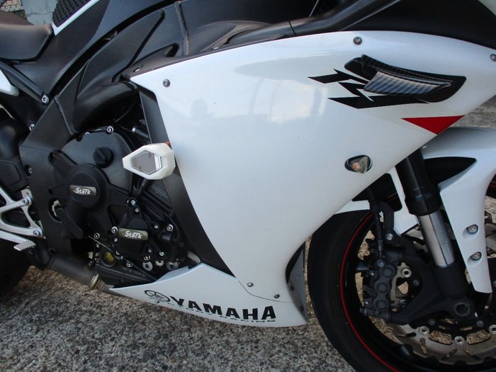 2010 YAMAHA YZF-R1 WHITE
