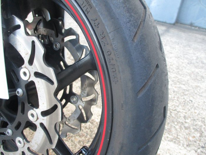2010 YAMAHA YZF-R1 WHITE