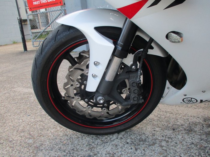 2010 YAMAHA YZF-R1 WHITE