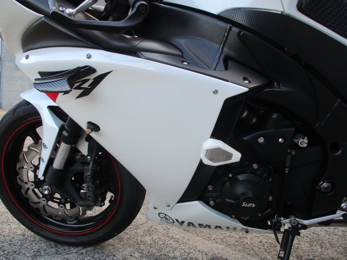 2010 YAMAHA YZF-R1 WHITE