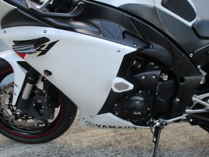 2010 YAMAHA YZF-R1 WHITE