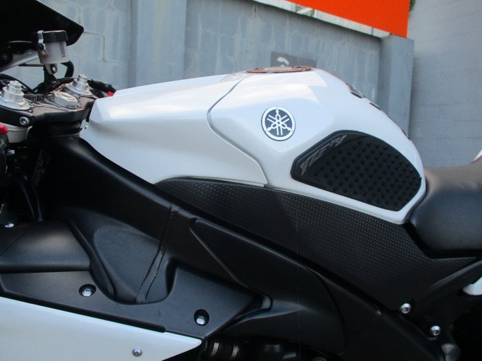 2010 YAMAHA YZF-R1 WHITE