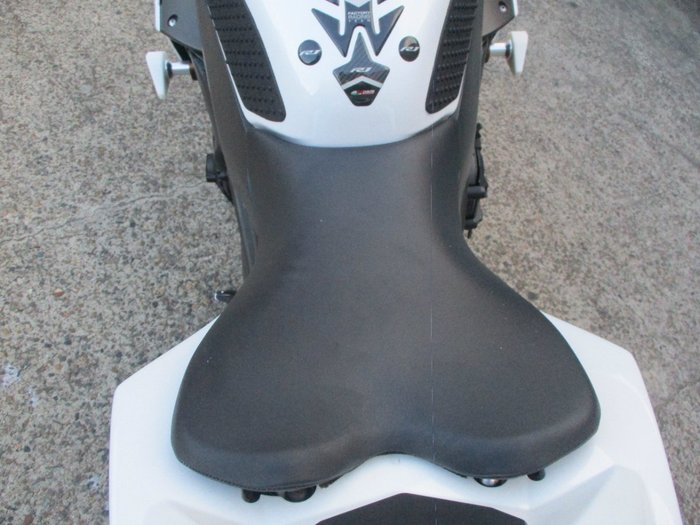 2010 YAMAHA YZF-R1 WHITE