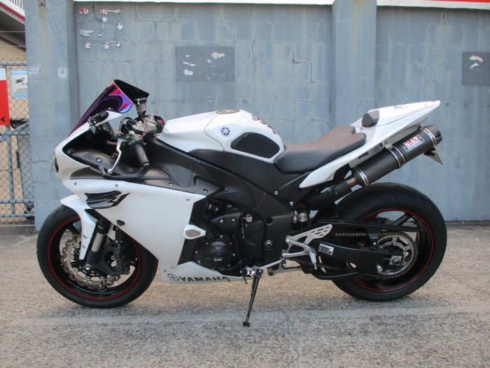 2010 YAMAHA YZF-R1 WHITE