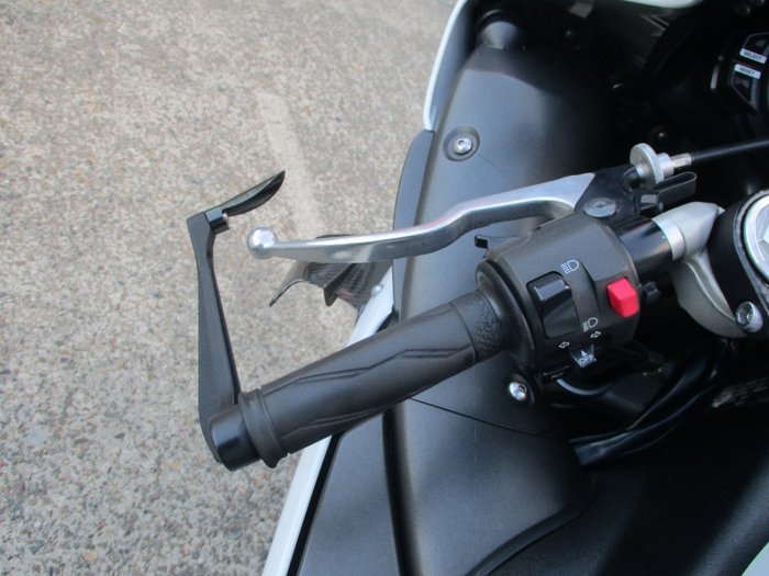 2010 YAMAHA YZF-R1 WHITE