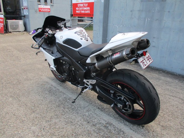 2010 YAMAHA YZF-R1 WHITE