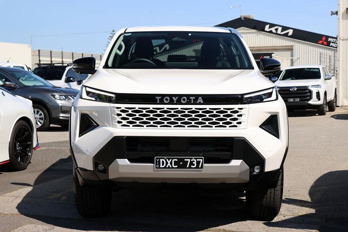 2026 Toyota Hilux SR5