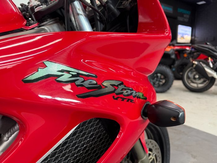 2005 Honda VTR1000F (FIRESTORM) Red