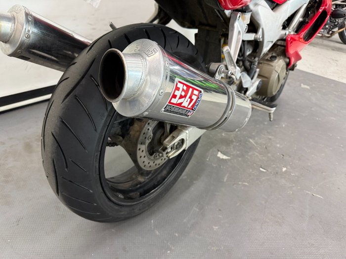 2005 Honda VTR1000F (FIRESTORM) Red