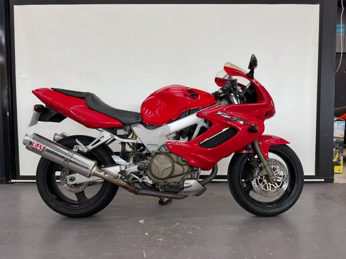 2005 Honda VTR1000F (FIRESTORM) Red