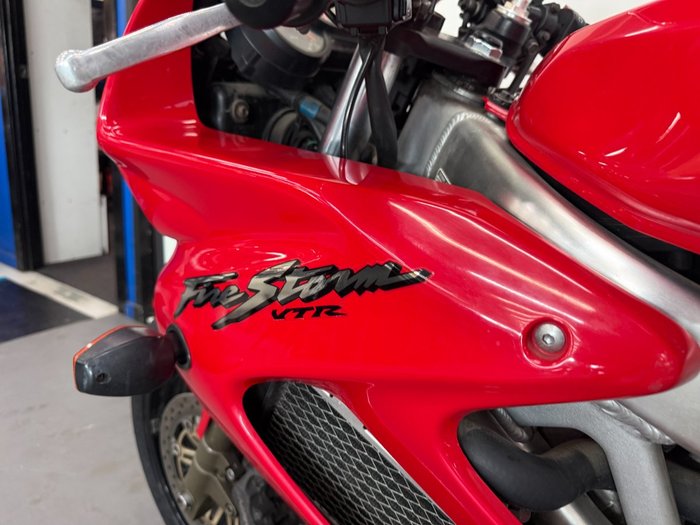 2005 Honda VTR1000F (FIRESTORM) Red