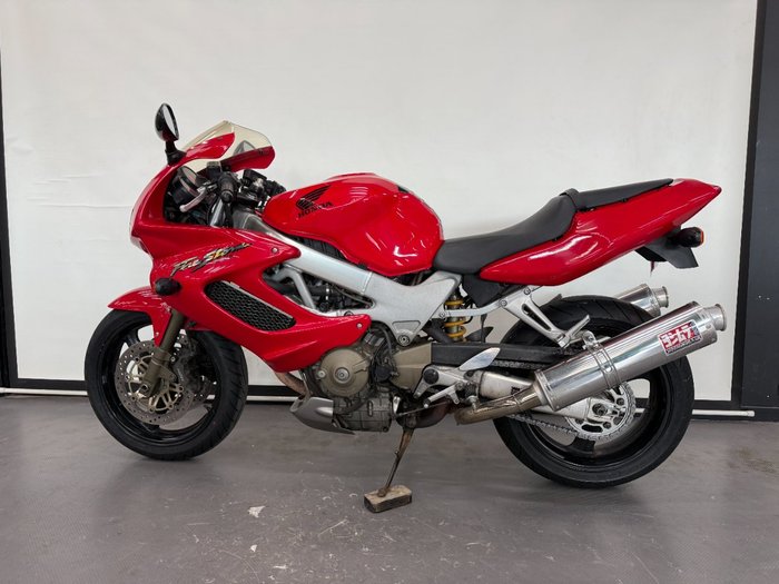 2005 Honda VTR1000F (FIRESTORM) Red
