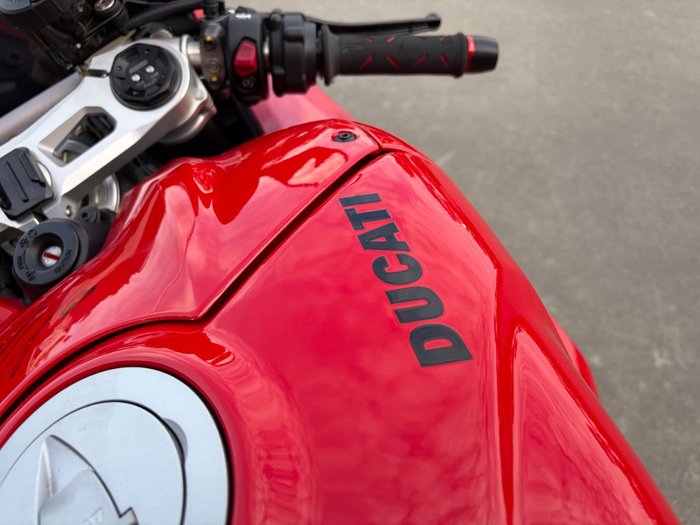 2022 DUCATI STREETFIGHTER V4 Red