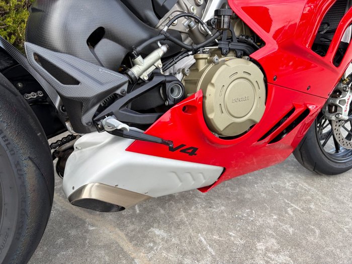 2022 DUCATI STREETFIGHTER V4 Red