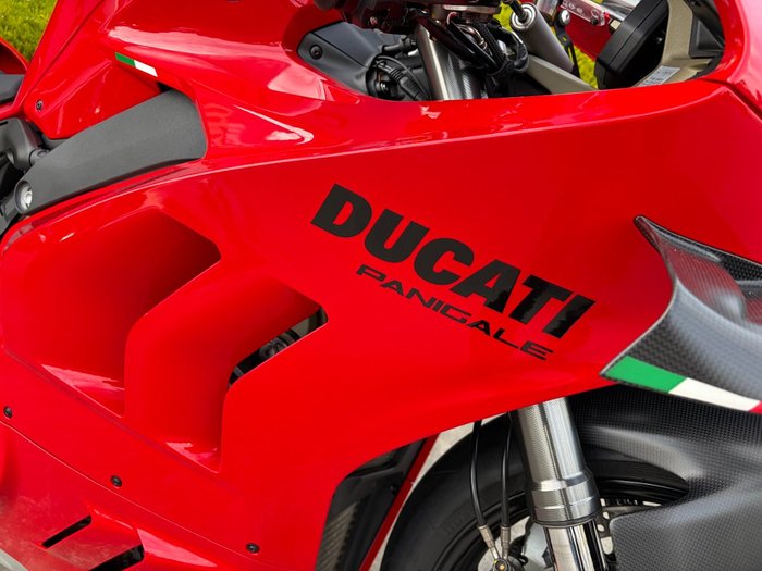 2022 DUCATI STREETFIGHTER V4 Red