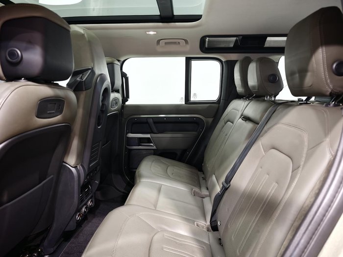 2021 Land Rover Defender 110 D300 SE