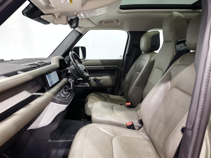 2021 Land Rover Defender 110 D300 SE