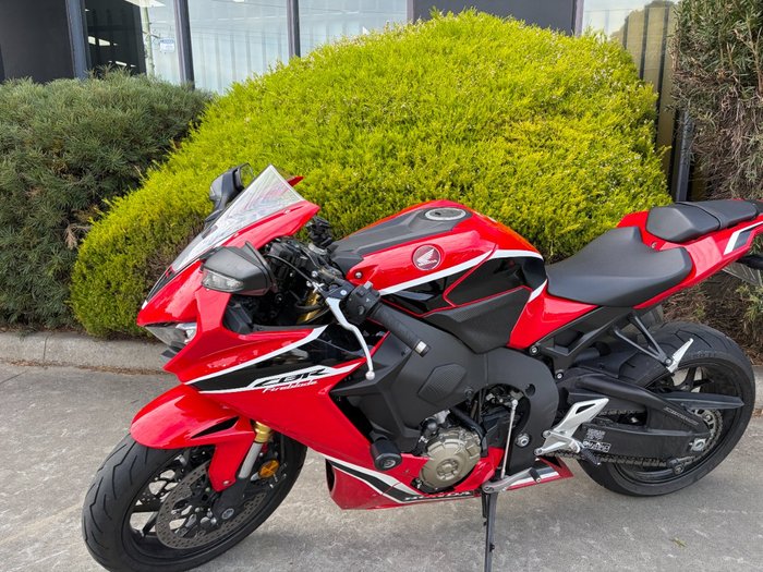 2017 Honda CBR1000RR (FIREBLADE) ABS Red