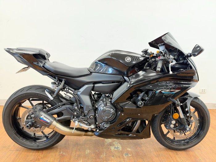 2022 Yamaha YZF-R7LA Black